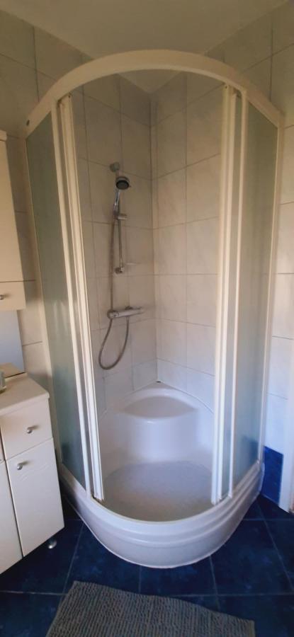 Apartma Dana-brinjtesa Jesenice