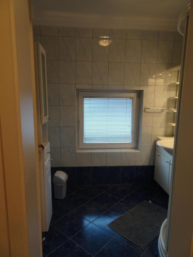 Apartma Dana-brinjtesa * Jesenice